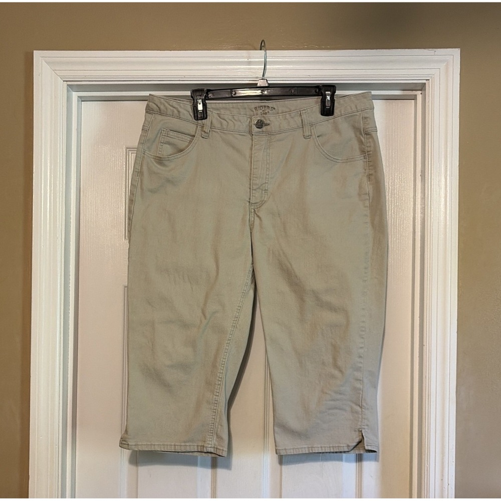 Women's Lee Riders Capri Jeans Size 18 Medium with 18" inseam STONE Capri Jeans